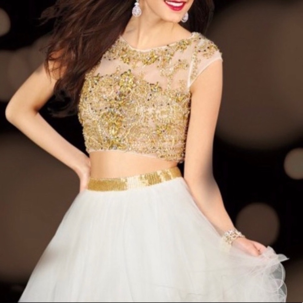 Gold & white formal wear! Fits size 0-2